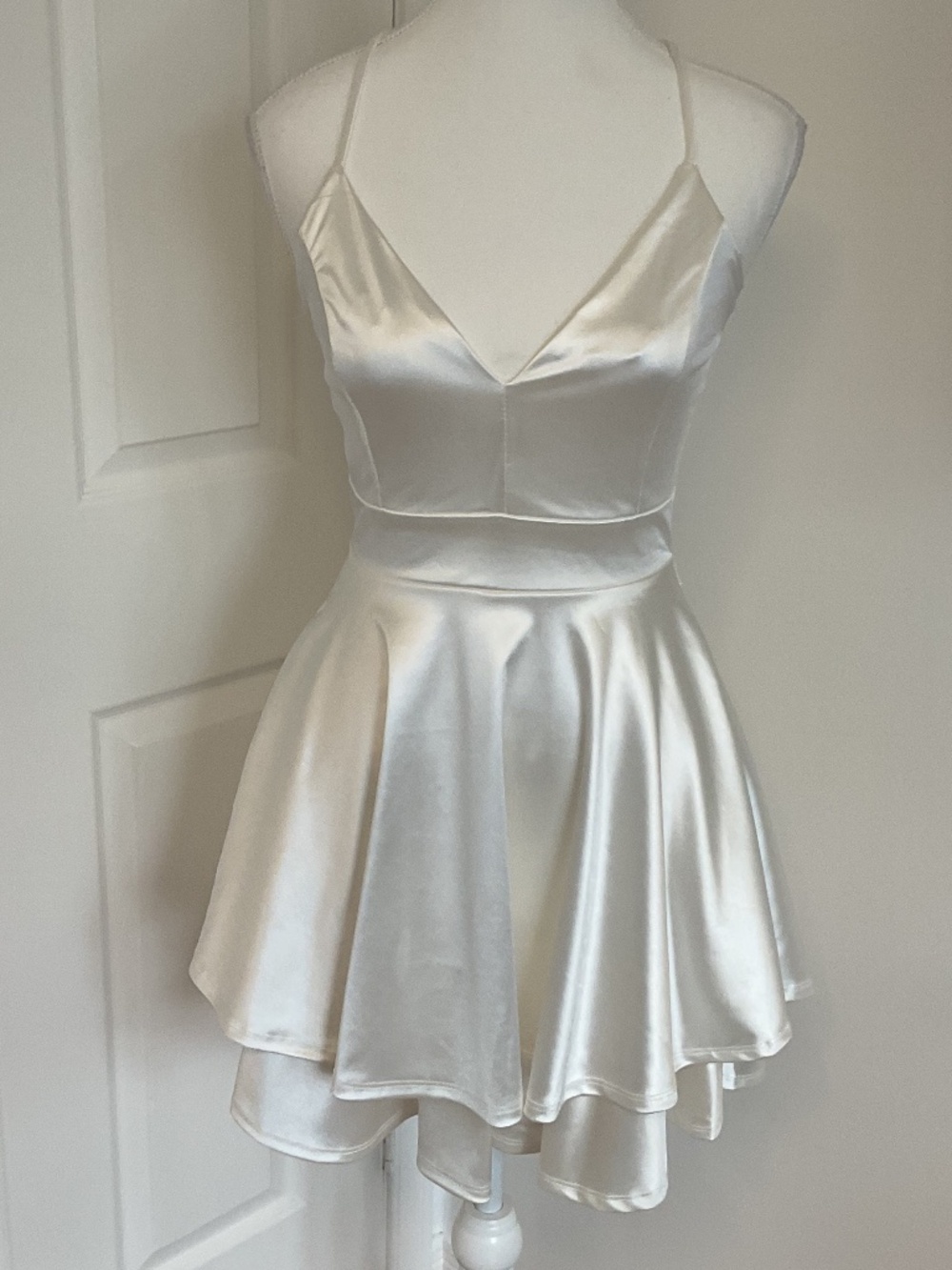 🤩Lovely Day white Satin Mini Dress - size S